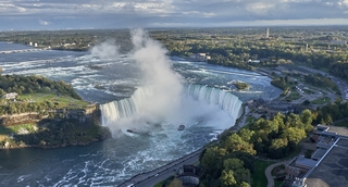 Niagara Falls   <em>(chute canadienne)</em>   |   10  /  11    |